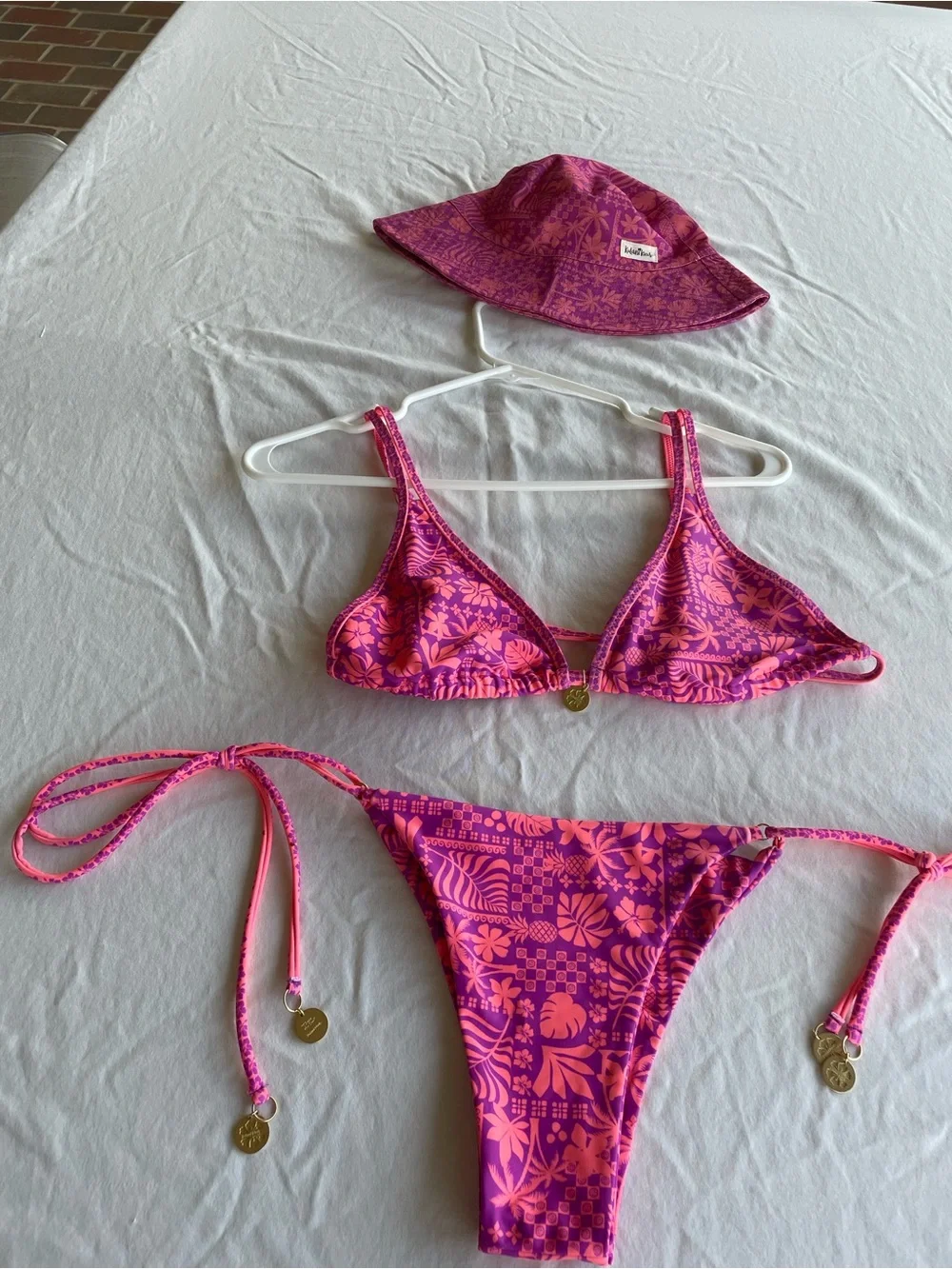 Kulani Kinis Tropical Print Bikini Set 2XL Pink Purple Beach + Bucket Hat (M/L)